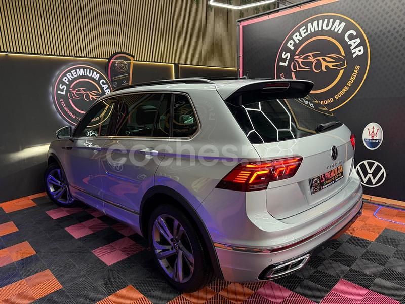 Usado VW Tiguan R-line 150 CV (110 kW) 2022 Gris / plata SUV
