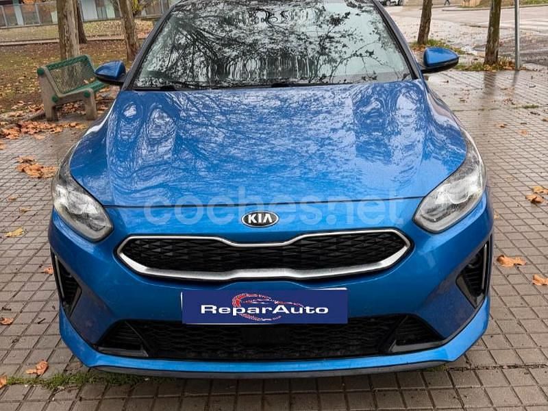 Usado Kia Ceed 160 CV (117 kW) 2022 Azul Utilitario