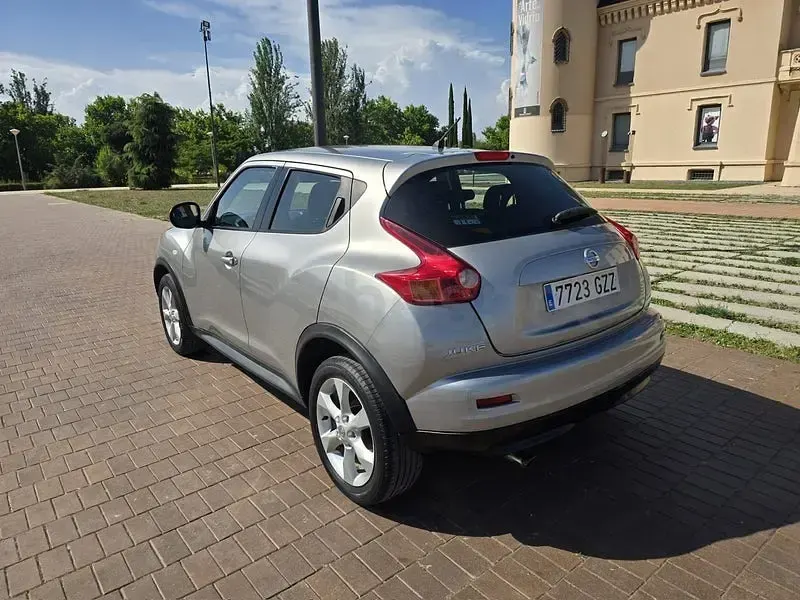 Usado Nissan Juke Premium Edition 117 CV (86 kW) 2011 Gris / plata SUV