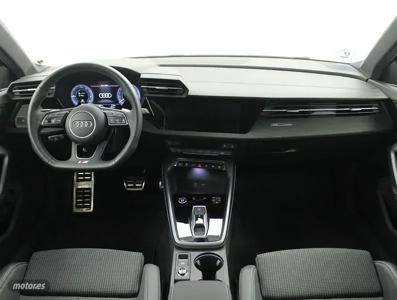 Usado Audi A3 Sportback e-tron S-Line 204 CV (150 kW) 2025 Gris Utilitario