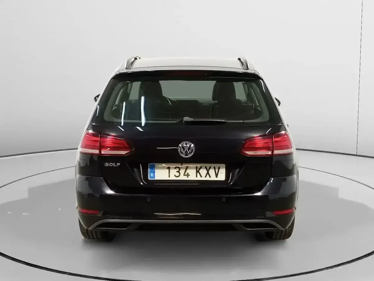 Usado VW Golf VII 116 CV (85 kW) 2019 Negro Familiar