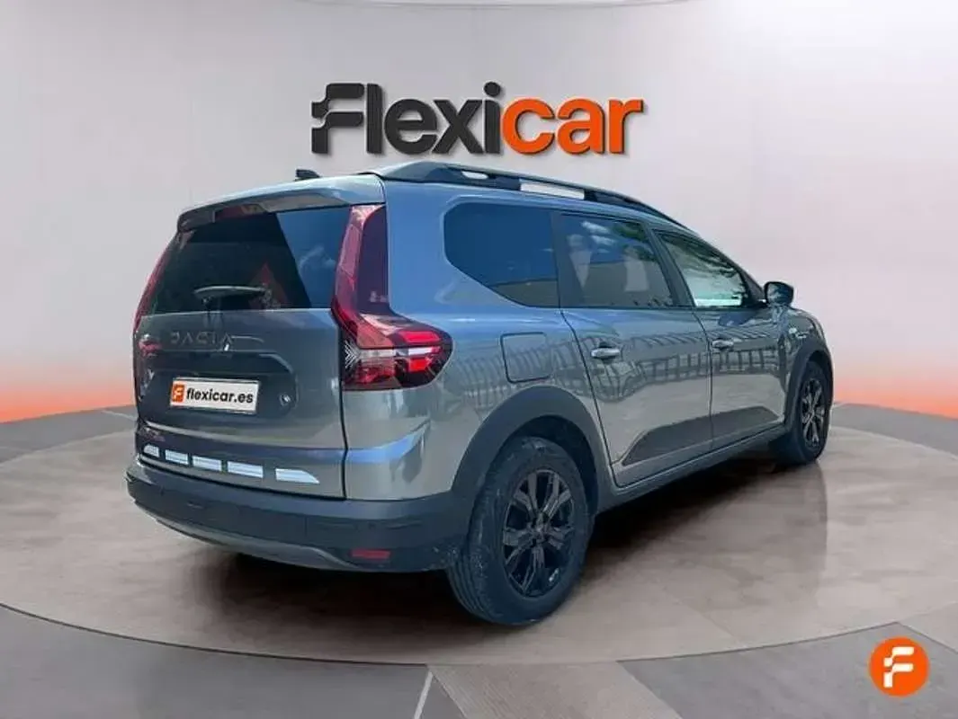 Käytetty Dacia Jogger Essentiel 101 HP (74 kW) 2024 Harmaa Tila-auto