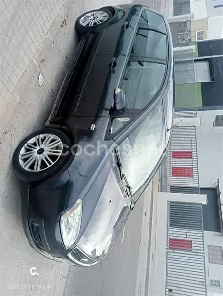 Usado Ford C-MAX Ghia 136 CV (100 kW) 2005 Azul Monovolumen