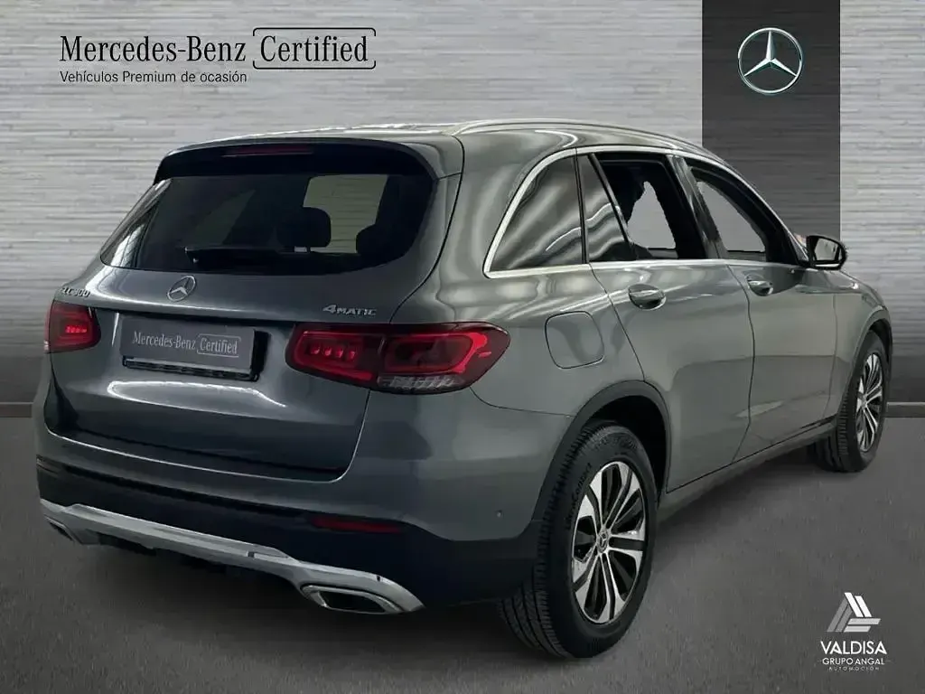 Usado Mercedes GLC300 Exclusive 258 CV (189 kW) 2021 Gris selenita SUV