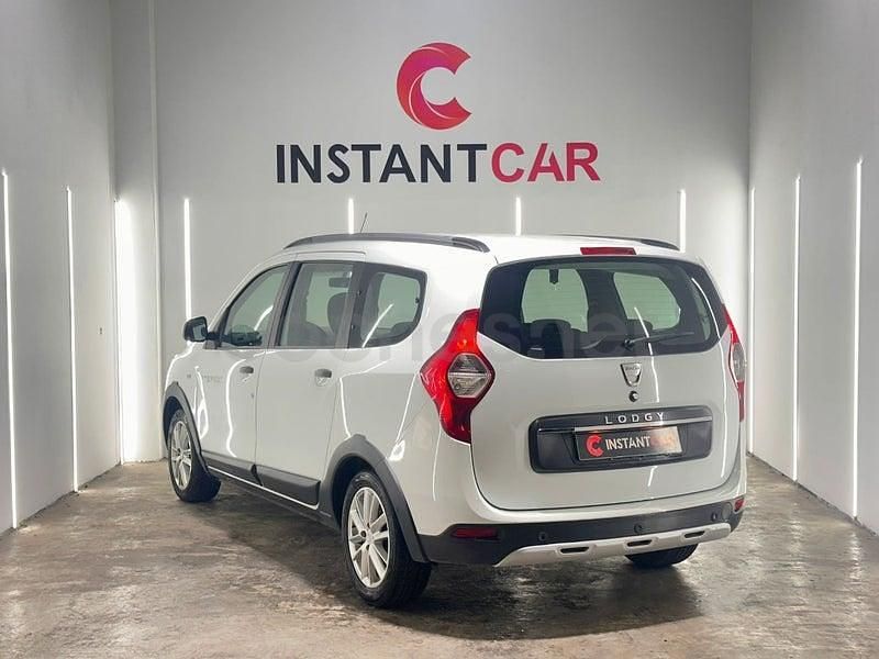 Usado Dacia Lodgy Comfort 115 CV (84 kW) 2022 Blanco Monovolumen