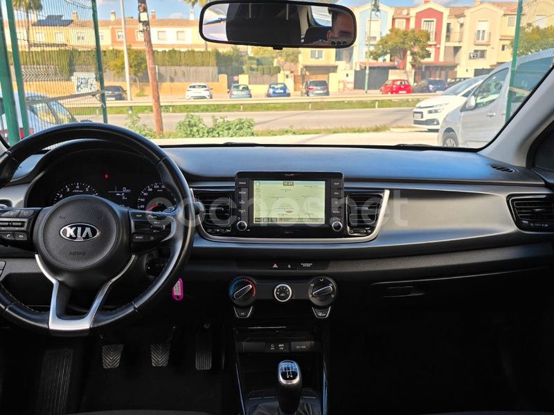 Usado Kia Rio 100 CV (73 kW) 2020 Negro Berlina