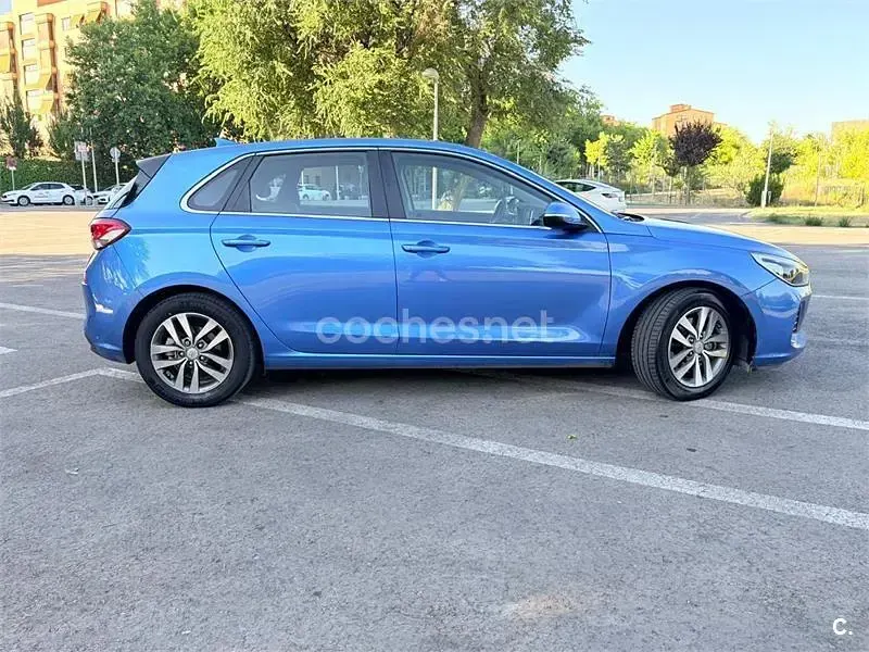 Usado Hyundai i30 140 CV (102 kW) 2017 Azul Berlina