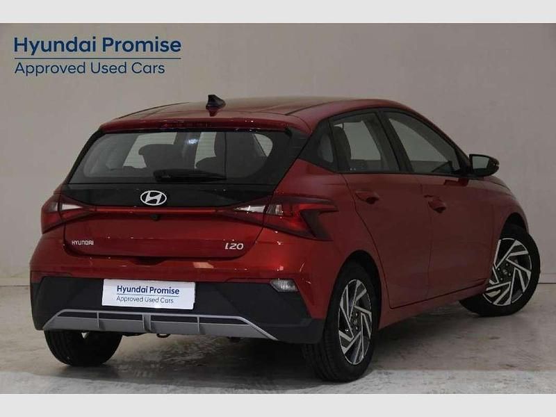 Usado Hyundai i20 101 CV (74 kW) 2025 Rojo Utilitario