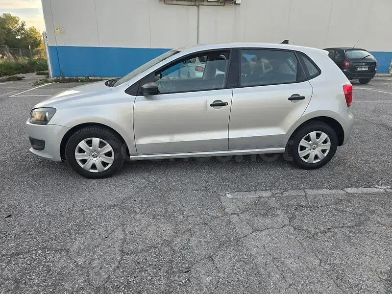 Usado VW Polo Advance 75 CV (55 kW) 2013 Gris / plata Utilitario