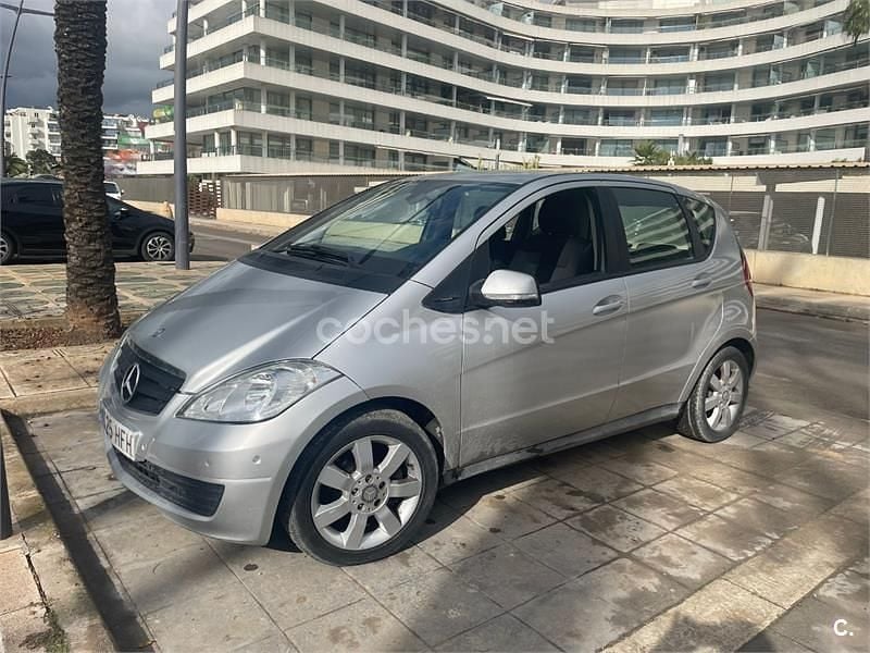 Usado Mercedes A160 82 CV (60 kW) 2011 Gris / plata Monovolumen