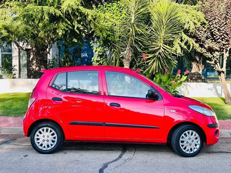 Usado Hyundai i10 Comfort 66 CV (48 kW) 2009 Rojo Utilitario