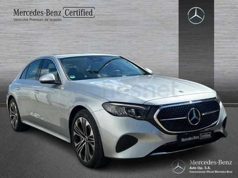 Usado Mercedes E300 313 CV (230 kW) 2024 Gris / plata Berlina
