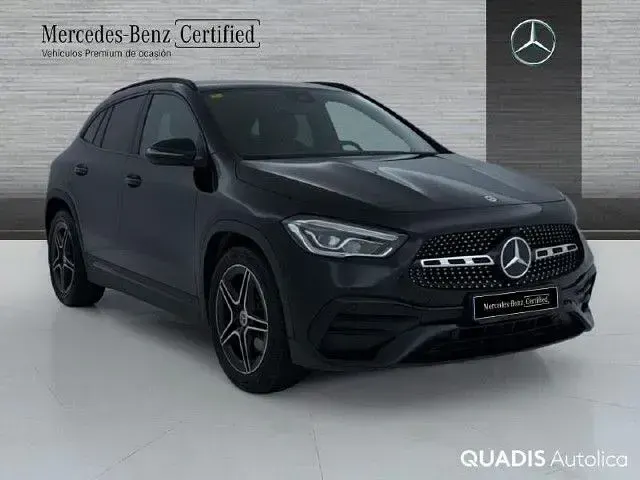 Usado Mercedes GLA200 163 CV (119 kW) 2021 Negro cosmos SUV