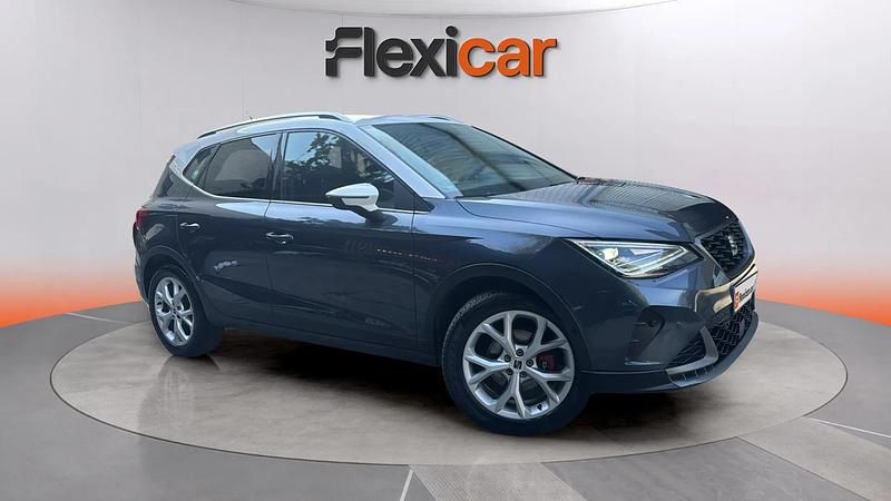 Usado Seat Arona FR 150 CV (110 kW) 2023 Gris SUV