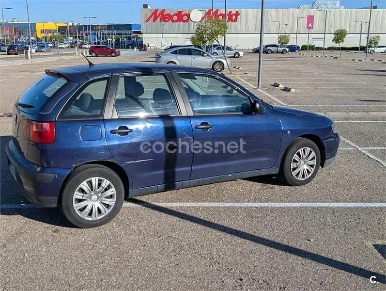 Usado Seat Ibiza Sport 90 CV (66 kW) 2000 Azul Utilitario