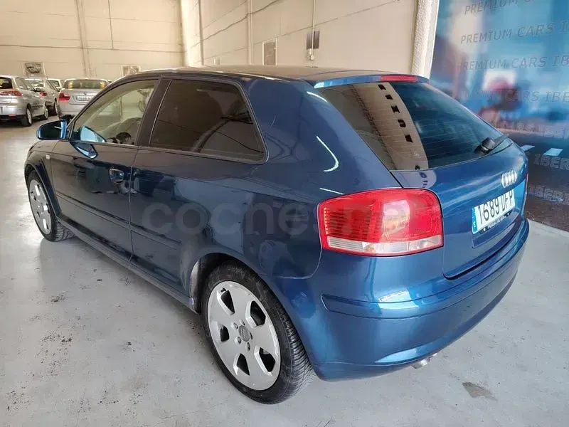 Usado Audi A3 Ambition 140 CV (102 kW) 2005 Azul Utilitario