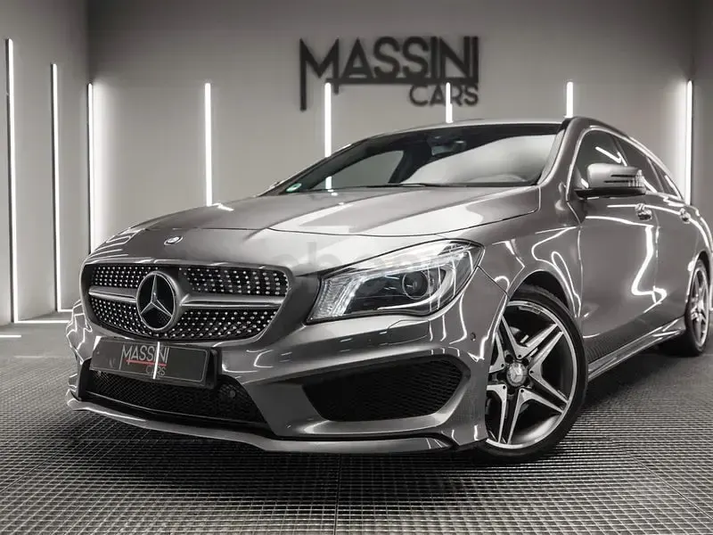 Usado Mercedes CLA250 Shooting Brake 218 CV (160 kW) 2016 Gris / plata Familiar