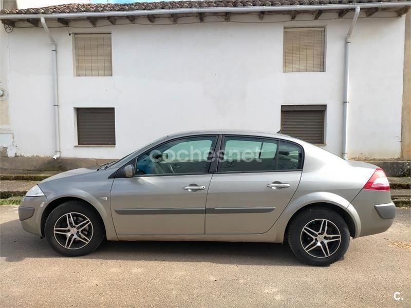 Gris / plata Usado 2007 Renault Mégane II Privilege Berlina | 2500 € (Buen precio) - Imagen 1/4