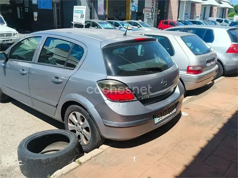 Usado Opel Astra Enjoy 115 CV (84 kW) 2008 Gris / plata Berlina