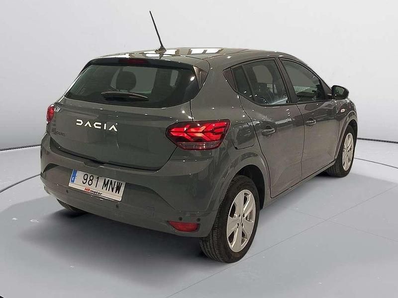 Usado Dacia Sandero Expression 91 CV (66 kW) 2024 Gris Utilitario