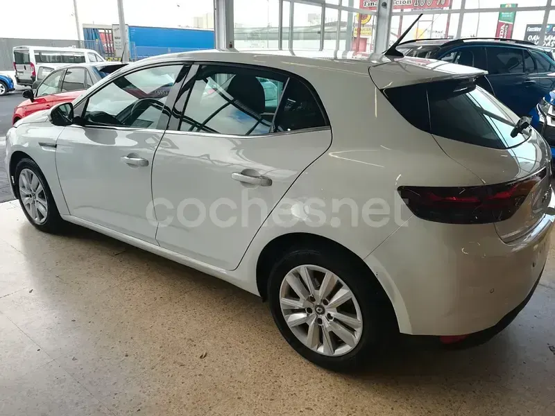 Usado Renault Mégane II Life 115 CV (84 kW) 2021 Blanco Berlina