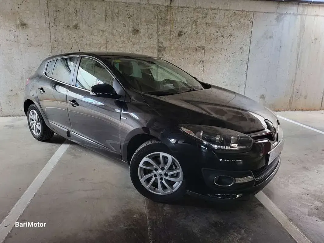 Usado Renault Mégane LIMITED 116 CV (85 kW) 2015 Negro Utilitario