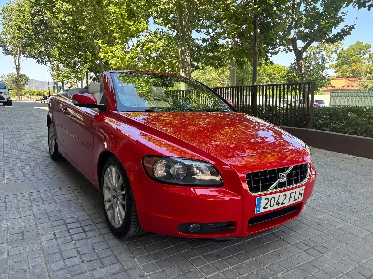 Usado Volvo C70 Momentum 170 CV (125 kW) 2007 Rojo Descapotable