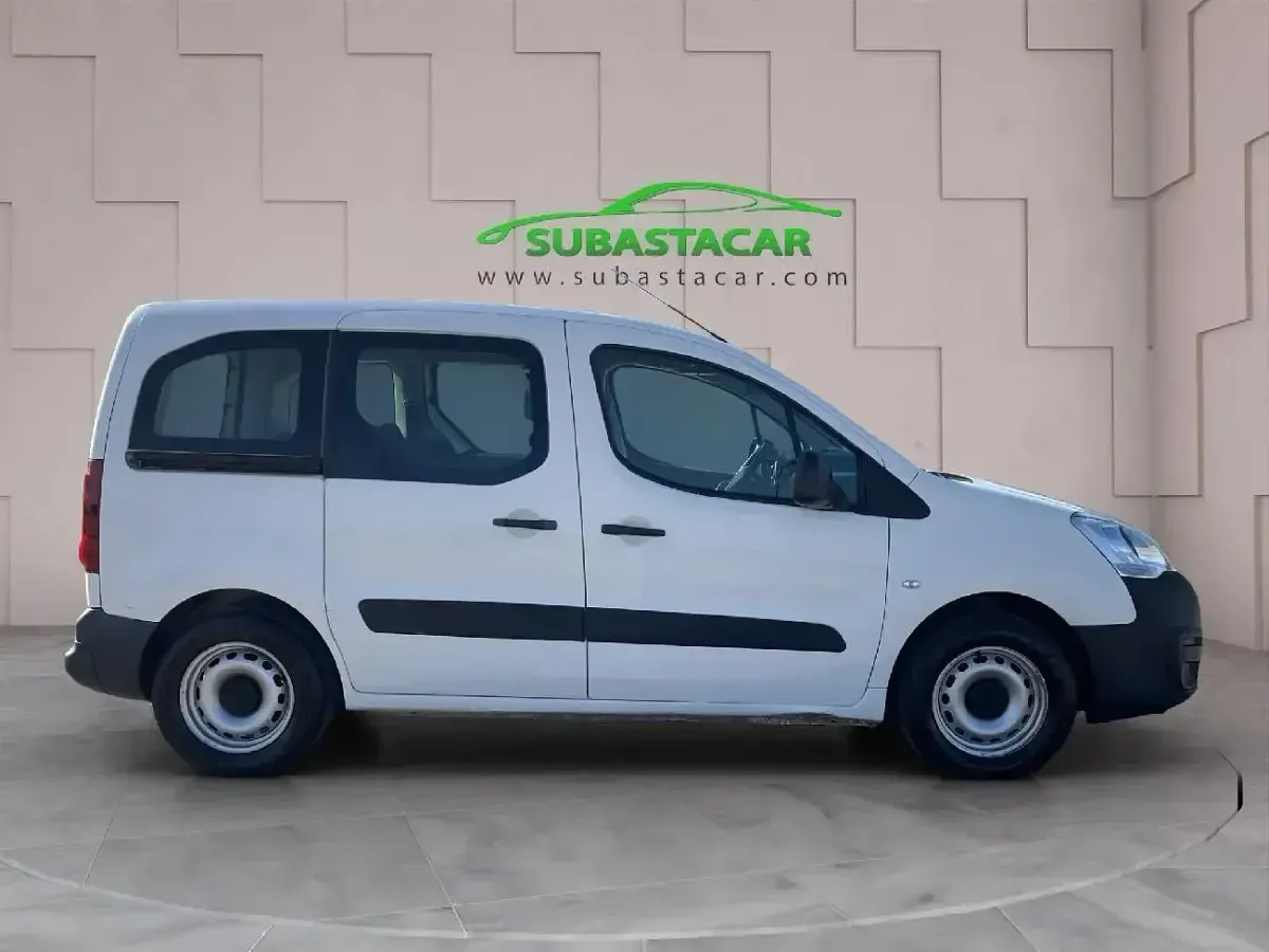 Usado Peugeot Partner Tepee Access 75 CV (55 kW) 2018 Blanco Monovolumen