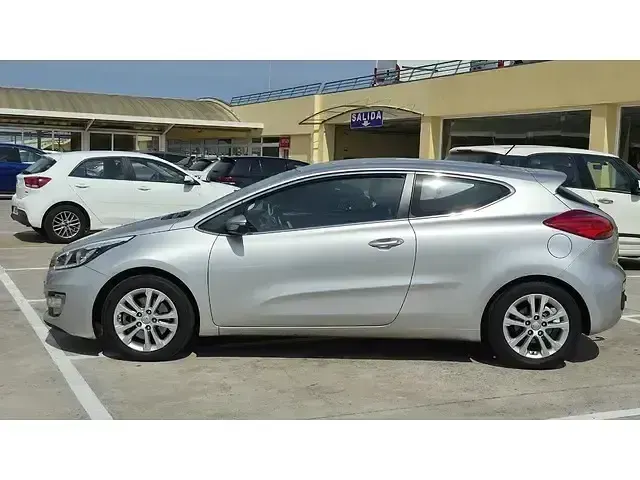 Usado Kia Ceed 135 CV (99 kW) 2015 Gris Utilitario