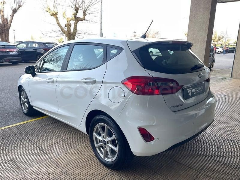 Usado Ford Fiesta Trend 85 CV (62 kW) 2018 Blanco Utilitario