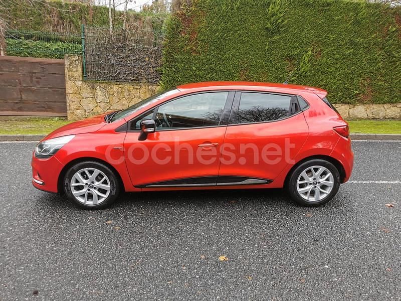 Usado Renault Clio IV LIMITED 90 CV (66 kW) 2019 Granate Berlina