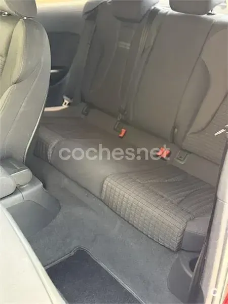 Usado Audi A3 Attraction 105 CV (77 kW) 2013 Rojo Berlina