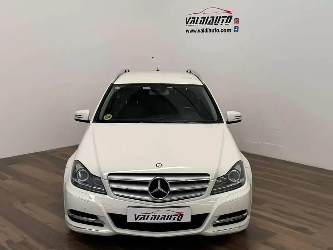 Käytetty Mercedes C220 Avantgarde 170 HP (125 kW) 2011 Valkoinen Farmari