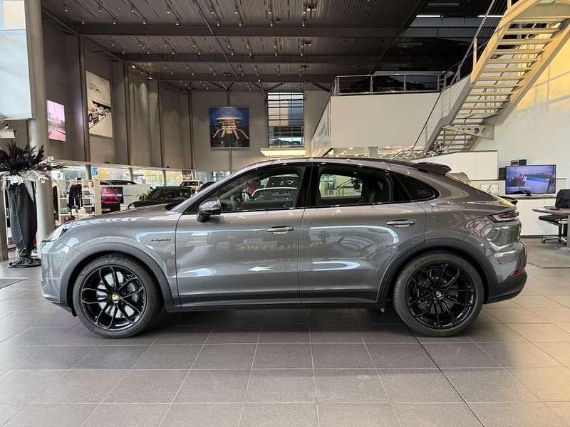 Usado Porsche Cayenne Turbo E-Hybrid 740 CV (544 kW) 2024 Gris / plata SUV