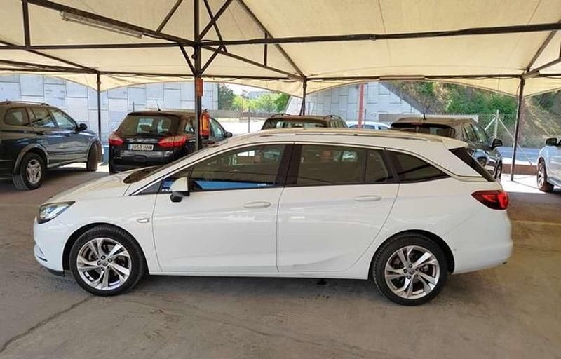 Usado Opel Astra Excellence 160 CV (117 kW) 2017 Blanco Familiar