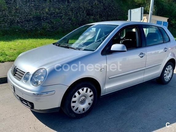 Usado VW Polo Trendline 64 CV (47 kW) 2003 Gris / plata Berlina