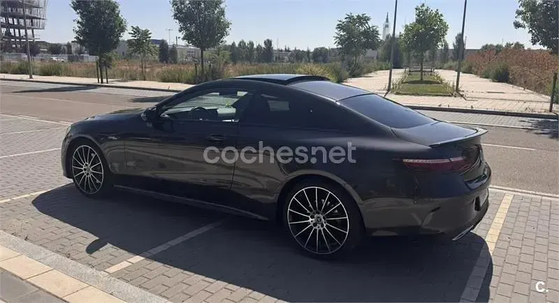 Usado Mercedes E220 194 CV (142 kW) 2021 Negro Coupe