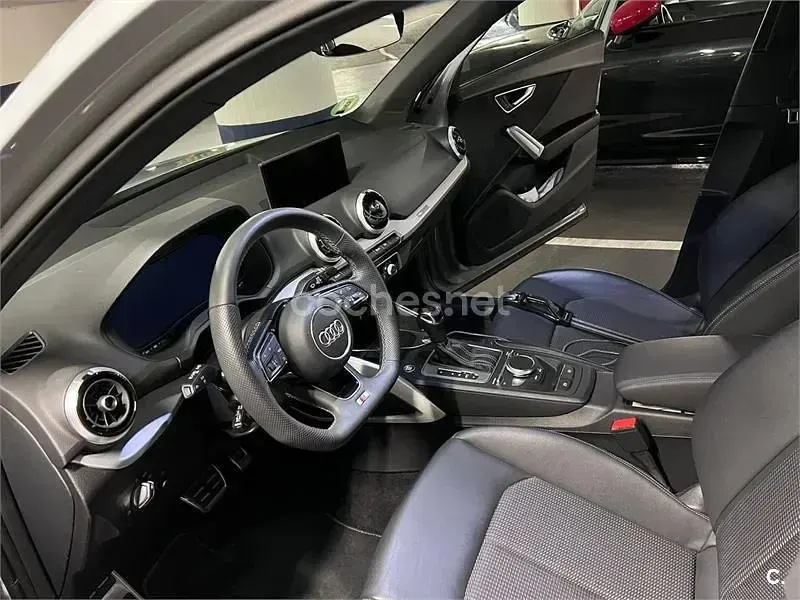 Usado Audi Q2 S-Line 150 CV (110 kW) 2024 Gris / plata SUV