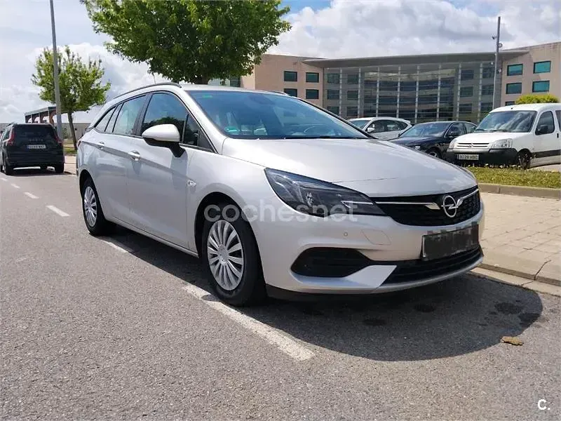 Usado Opel Astra Edition 105 CV (77 kW) 2020 Gris / plata Familiar