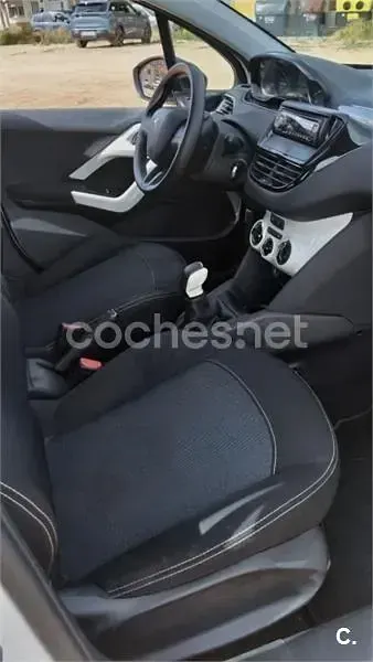 Usado Peugeot 208 Active 68 CV (50 kW) 2015 Blanco Utilitario