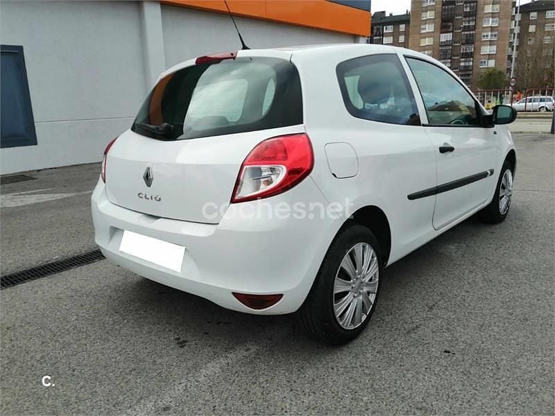 Usado Renault Clio IV Business 75 CV (55 kW) 2012 Blanco Berlina