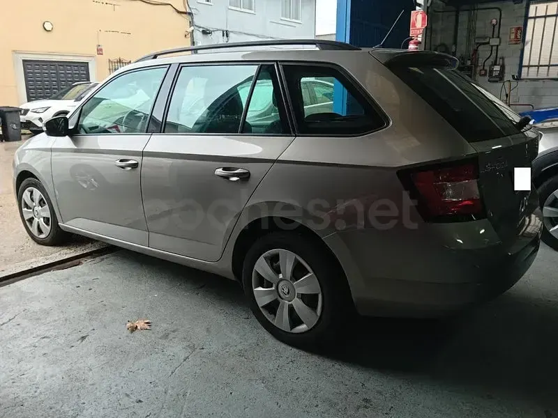 Usado Skoda Fabia Ambition 90 CV (66 kW) 2016 Beige Berlina