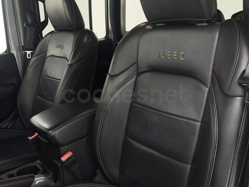 Usado Jeep Wrangler Unlimited Sahara 200 CV (147 kW) 2019 Gris / plata SUV