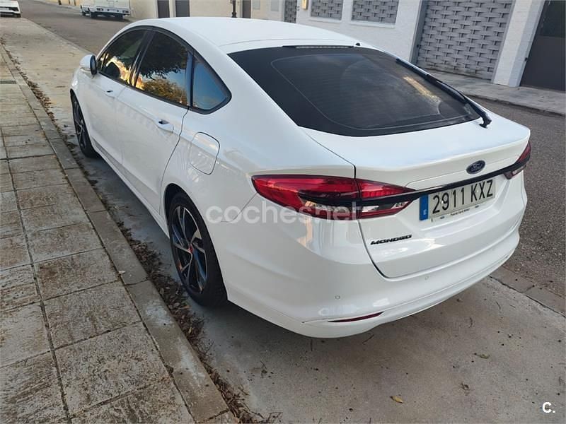 Usado Ford Mondeo Trend 120 CV (88 kW) 2019 Blanco Berlina