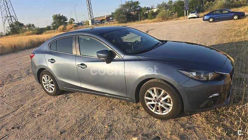Usado Mazda 3 Luxury 120 CV (88 kW) 2016 Azul Berlina
