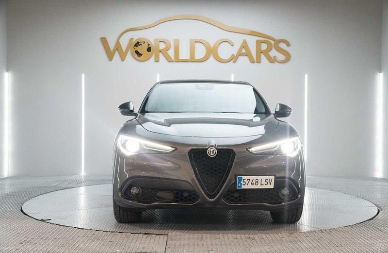 Usado Alfa Romeo Stelvio Sprint 190 CV (139 kW) 2021 Gris SUV