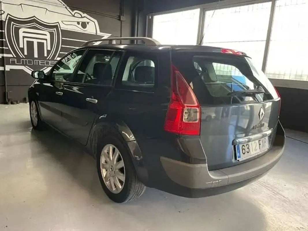Usado Renault Mégane Dynamique 111 CV (81 kW) 2007 Gris Utilitario
