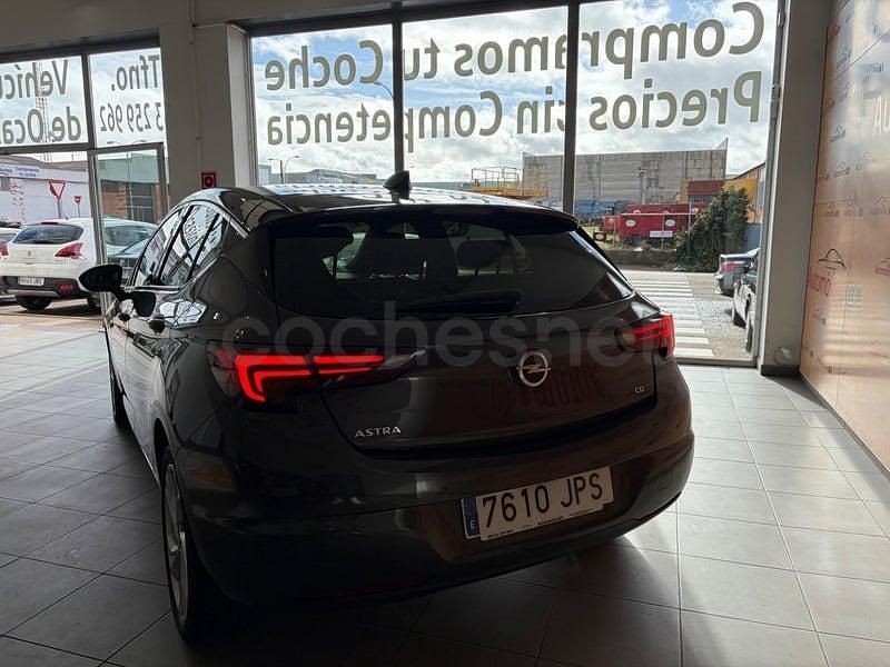Usado Opel Astra Dynamic 110 CV (80 kW) 2016 Gris / plata Berlina