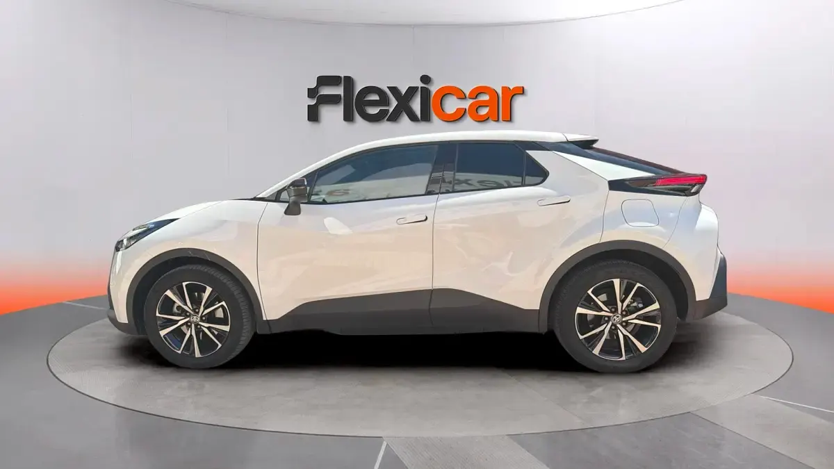 Käytetty Toyota C-HR Advance 223 HP (164 kW) 2024 Valkoinen Katumaasturi