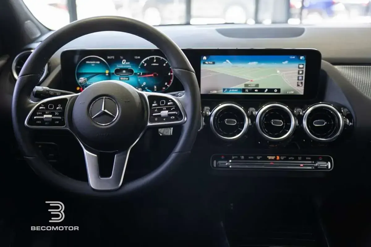 Usado Mercedes GLA200 150 CV (110 kW) 2021 Blanco SUV